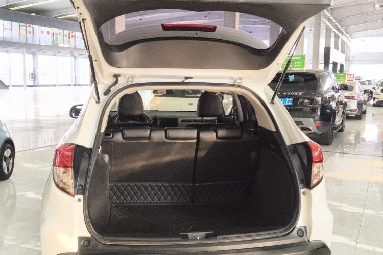 Used Honda Vezel 2020 1.5L CVT Pioneer Edition Trunk