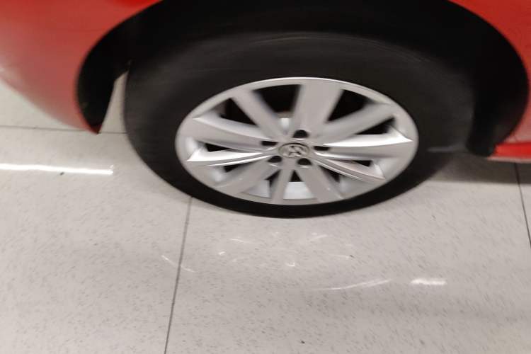 Used Volkswagen Polo 2014 1.6L Automatic Comfort Edition Right Rear Wheel Hub