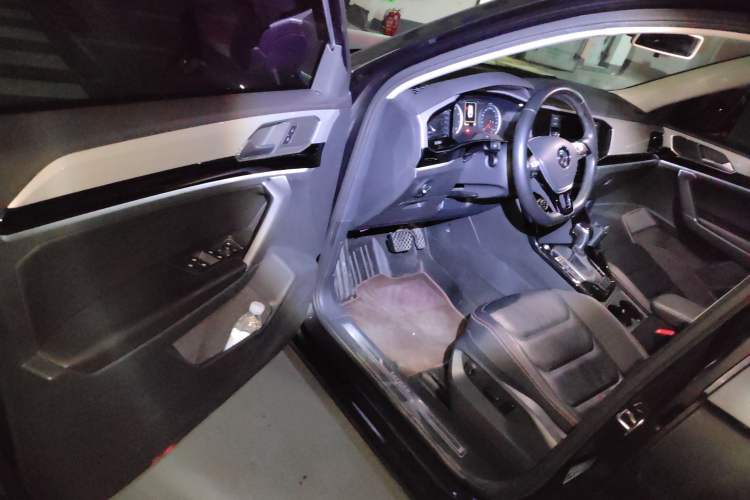 Used Volkswagen Tayron 2019 330TSI Two-Wheel Drive Luxury Model China VI Standard Interior 3