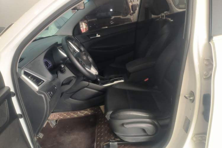 Used Hyundai Tucson 2015 1.6T Dual-Clutch Two-Wheel-Drive Smart Model Left Front Seat