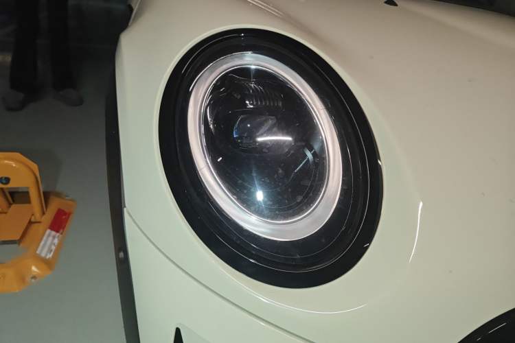 Used MINI MINI 2023 1.5T COOPER Artist Five-Door Edition
