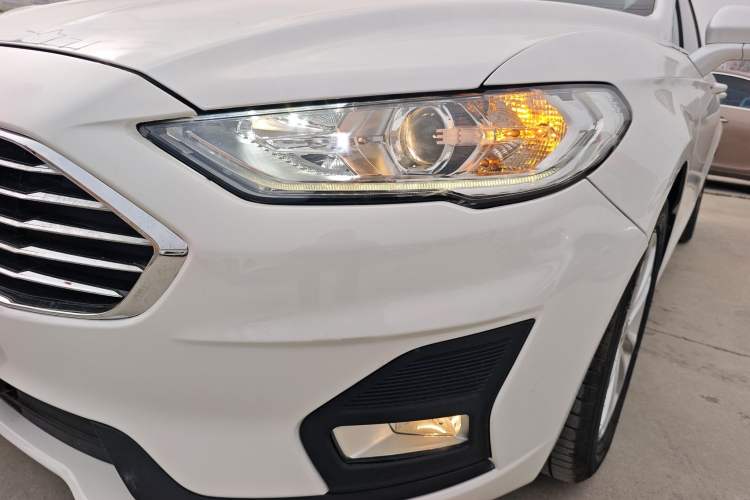 Used Ford Mondeo 2018 EcoBoost 180 Smart Control Fashion Model China VI Standard