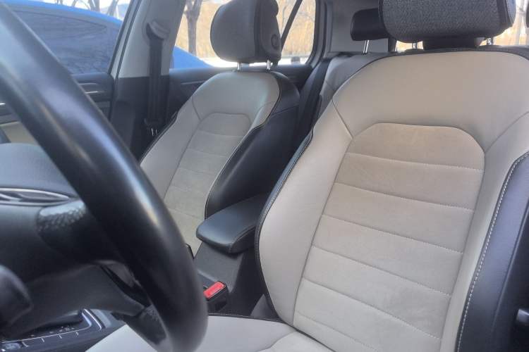 Used Volkswagen Golf 2017 230TSI Automatic Luxury Million-Vehicle Commemorative Edition