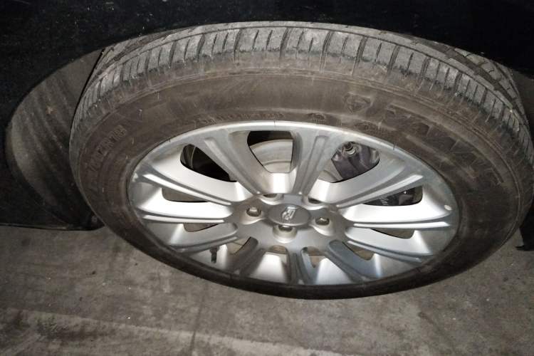 Used Cadillac XTS 2017 28T Tech Edition Right Front Wheel Hub