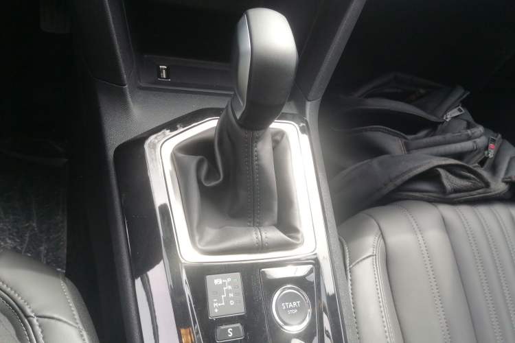 Used Peugeot 408 2024 360THP "Da Da" Model – Latou Edition Gear Lever