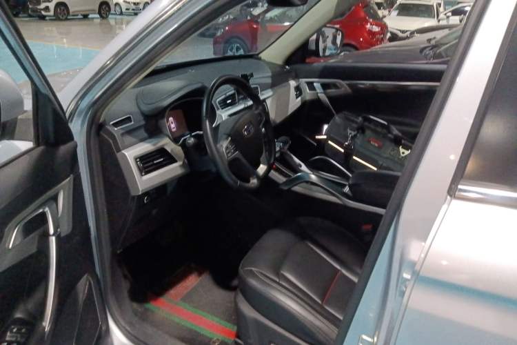 Used Geely Auto Emgrand X7 Sport 2018 1.8TD Automatic Two-Wheel Drive Smart Connect 4G Internet Edition Driver Seat