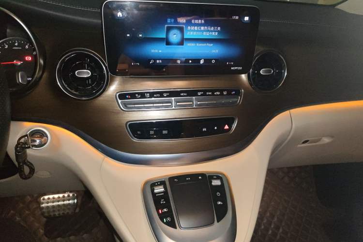 Used Mercedes-Benz V-Class 2021 V 260 L Long-wheelbase Luxury Edition