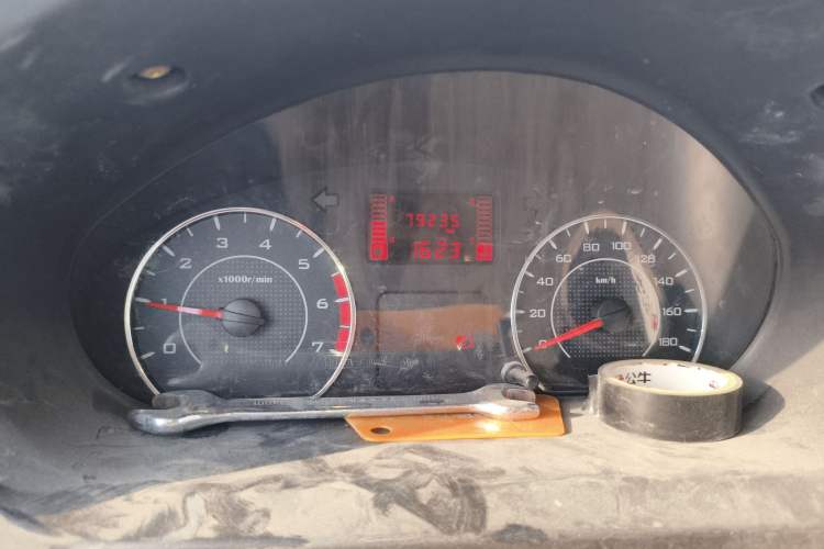 Used Wuling Rongguang V 2015 1.5L Base Version
