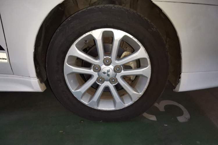 Used Mitsubishi Lancer EX 2012 Chasing Edition 1.8L CVT Luxury Model Right Front Wheel Hub