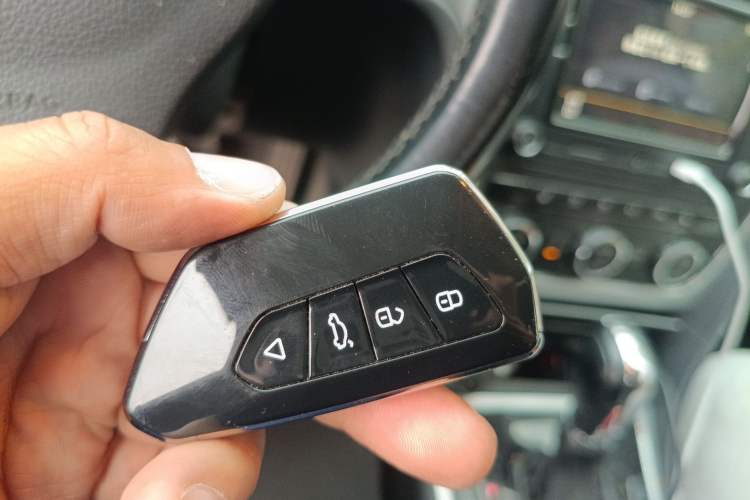 Used Volkswagen Passat 2014 1.8TSI DSG Prestige Navigation Edition Vehicle Key