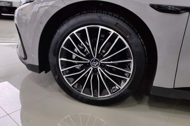 Used BYD Han 2025 DM-i Intelligent Driving Edition 125KM LiDAR Flagship Model
