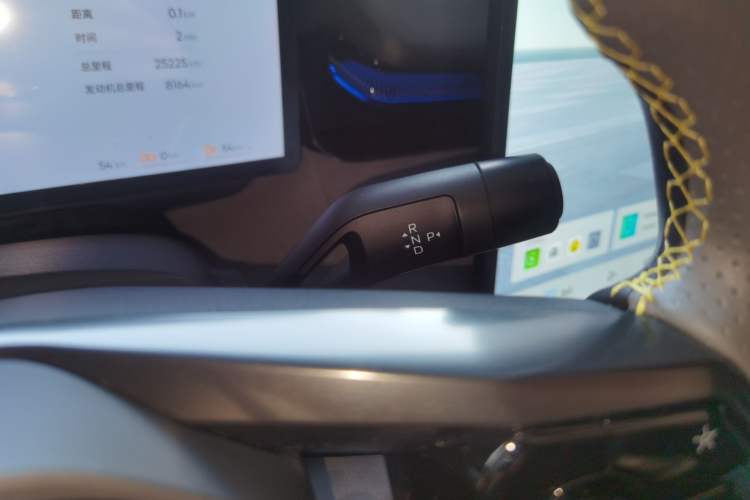 Used Lynk & Co 08 EM-P 2025 220 km All-Wheel-Drive Performance Halo
