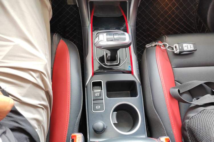 Used Haval H2 2018 Blue-Label 1.5T Dual-Clutch Two-Wheel-Drive Luxury Model Gear Lever