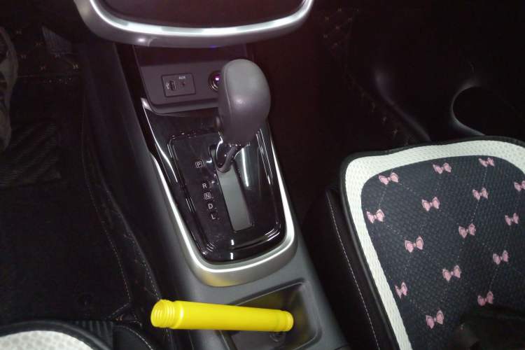 Used Nissan Tiida 2024 1.6L CVT Cool Dynamic Edition Gear Lever