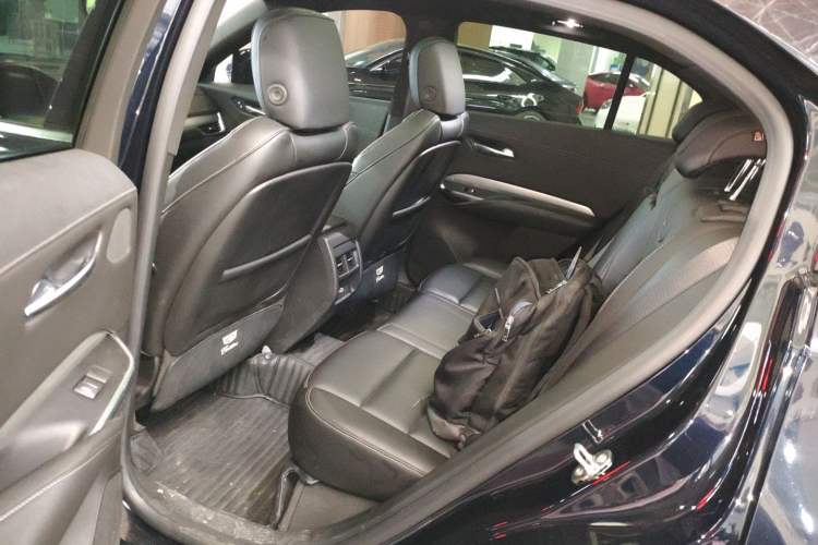 Used Cadillac XT4 2023 28T Two-Wheel-Drive Luxury Version