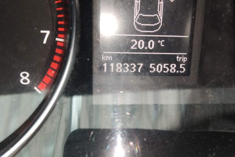 Used Volkswagen FAW-Volkswagen CC 2011 1.8 TSI Prestige Model Odometer Close Up