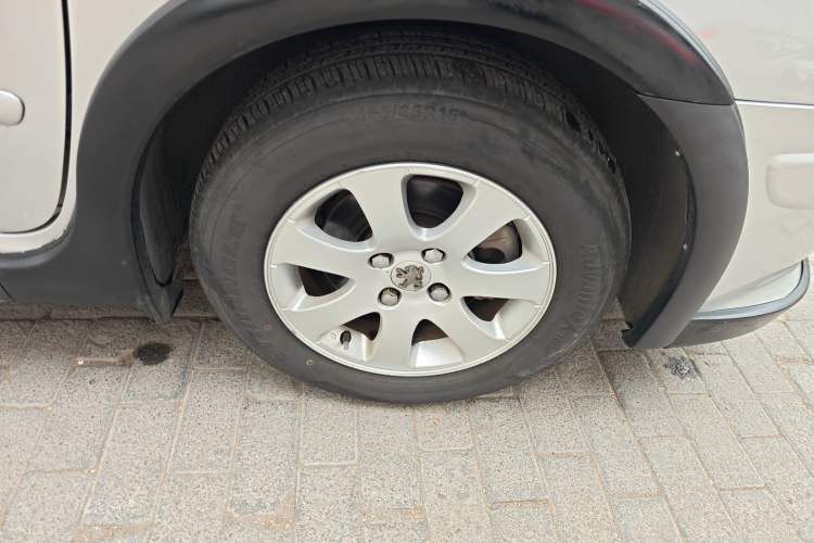 Used Peugeot 307 2012 1.6L Manual CROSS Right Front Wheel Hub