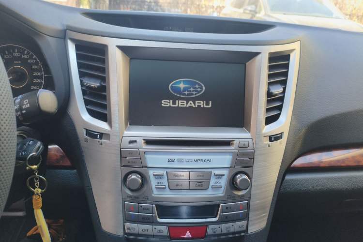 Used Subaru Outback 2011 2.5i Luxury Edition Audio And AC Panel