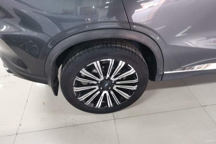 Used CHANGAN OSHAN X5 2021 1.5T DCT Prestige Edition Right Rear Wheel Hub