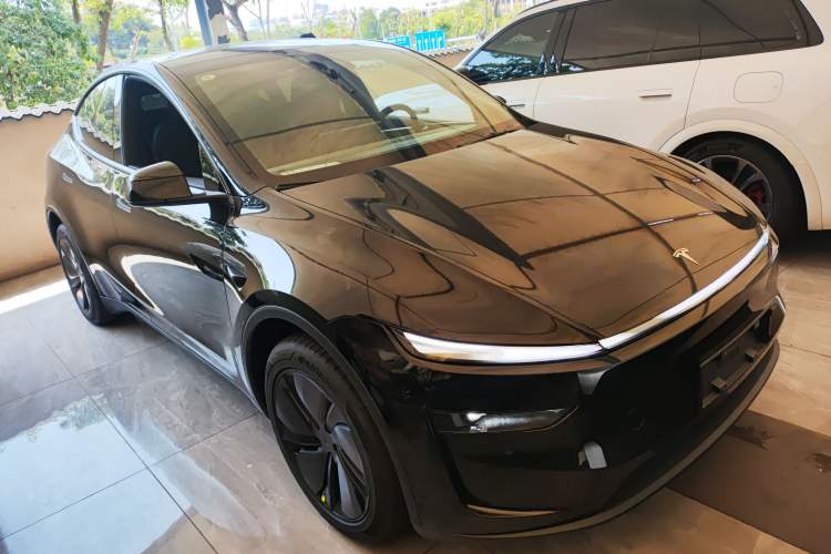 Used Tesla Model Y 2026 Long-Range All-Wheel-Drive Model
