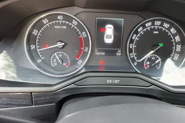 Used Skoda Superb 2016 TSI330 DSG Smart Drive Edition Odometer Close Up