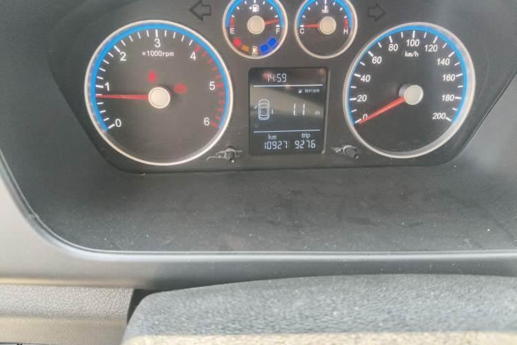 Used Foton Toano 2024 Tuyano Pro Van 2.0T Manual Rear-Drive Long Wheelbase Mid-Roof Design Single Rear Tire 3-Seater