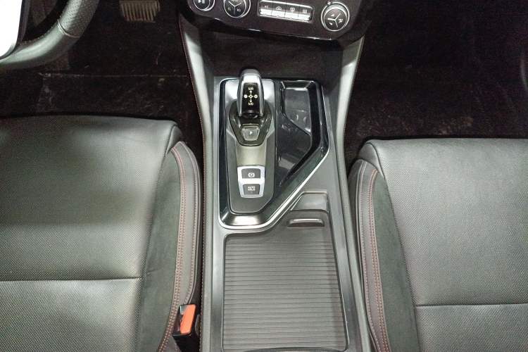 Used Lynk & Co 02 2018 1.5T DCT Two-Wheel Drive Pro Version China V Emission Standard
