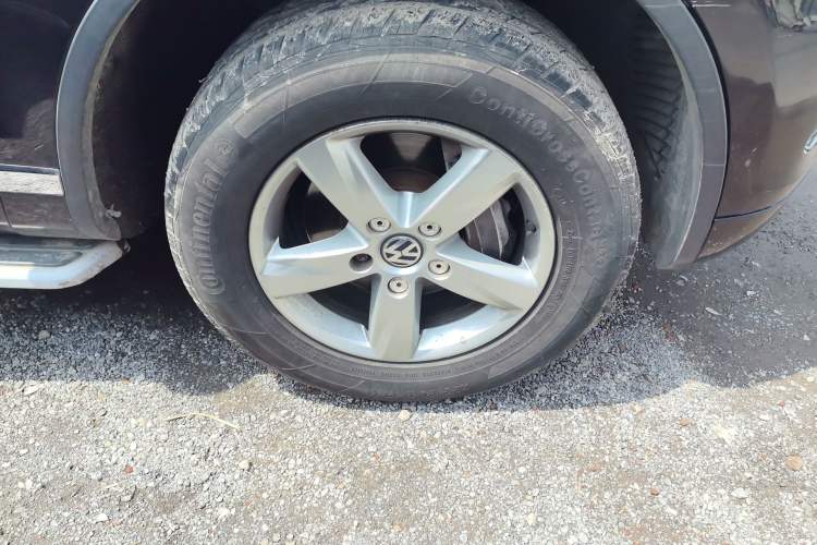 Used Volkswagen Touareg 2011 3.0 TSI Comfort Version Right Front Wheel Hub