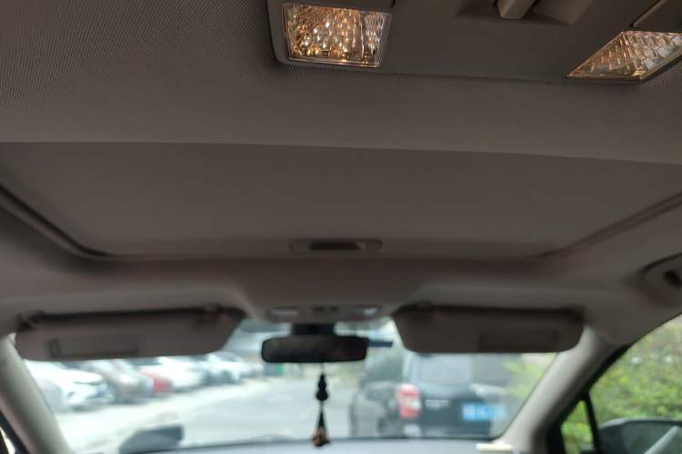 Used Mazda 8 2011 2.3L Deluxe Edition
