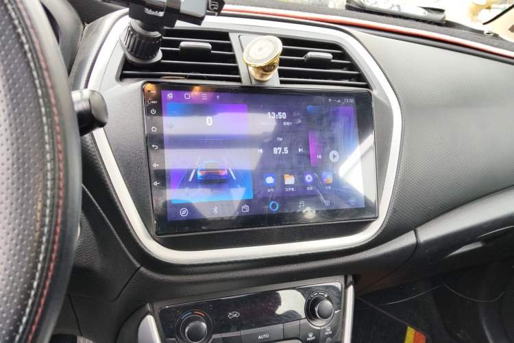 Used Suzuki S-Cross 2014 1.6L CVT Two-Wheel Drive Elite Version
