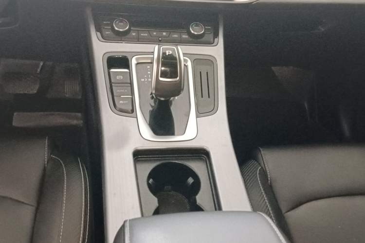 Used Geely Auto Emgrand X7 Sport 2021 1.8TD DCT Two-Wheel Drive Asian Games Comfort Edition Gear Lever