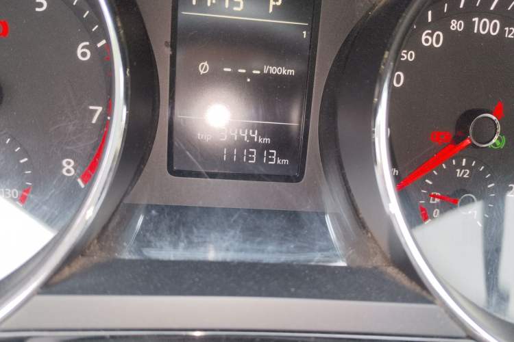 Used Volkswagen Sagitar 2015 230TSI Automatic Comfort Version Odometer Close Up