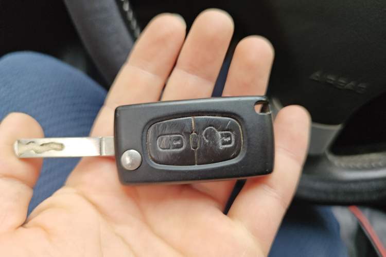 Used Peugeot 307 2012 1.6L Manual CROSS Vehicle Key
