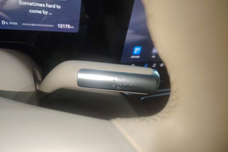 Used Hima AITO M9 2025 Extended-Range Ultra Version 52 kWh 6-Seater
