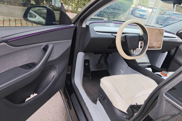 Used Tesla Model Y 2025 Rear-Wheel-Drive Version