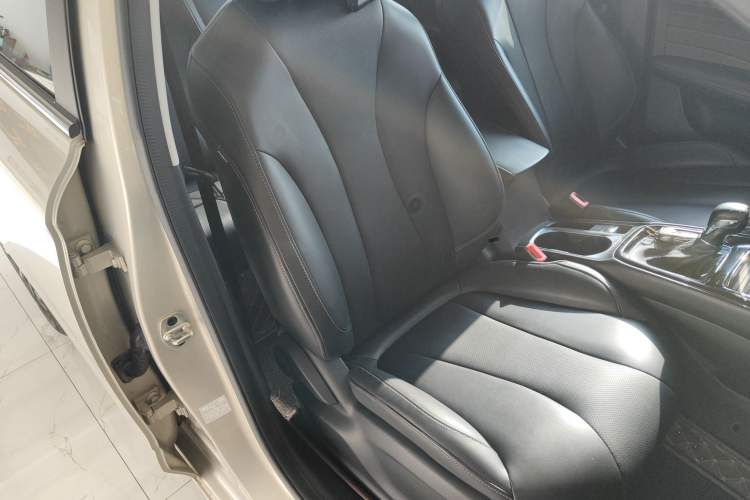 Used Roewe i5 2020 1.5L Automatic 4G Connect Luxury Flagship Edition
