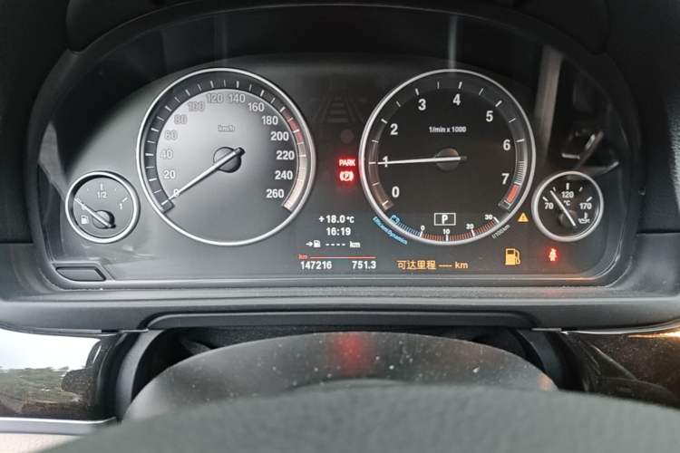 Used BMW 5 Series 2013 525Li Leading Model
