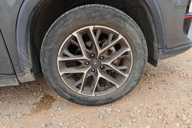 Used CHANGAN CS75 PLUS 2022 2nd Generation 1.5T Automatic Prestige Version Right Front Wheel Hub