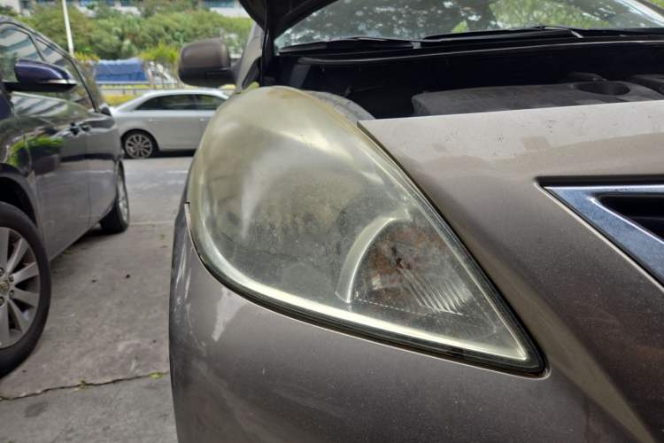 Used Nissan Sunny 2011 1.5XV Manual Luxury Edition Right Front Headlight