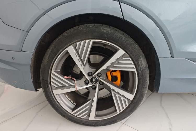 Used Audi e-tron 2021 50 quattro Prestige Edition Right Rear Wheel Hub
