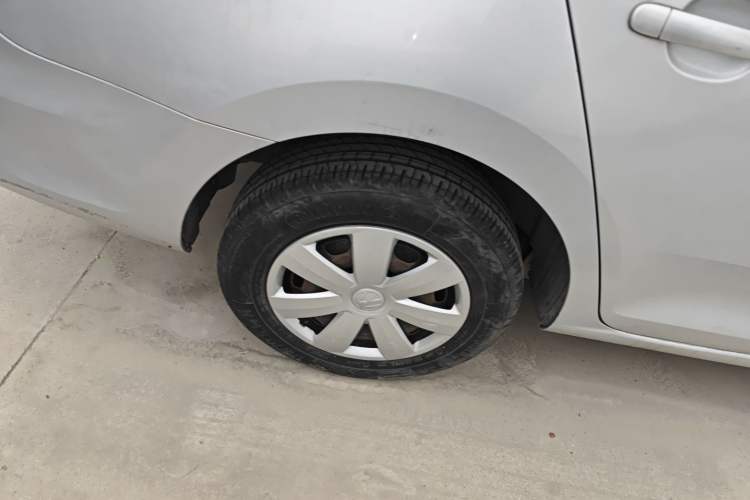 Used Volkswagen Santana 2015 1.6L Automatic Fashion Edition Exterior 5