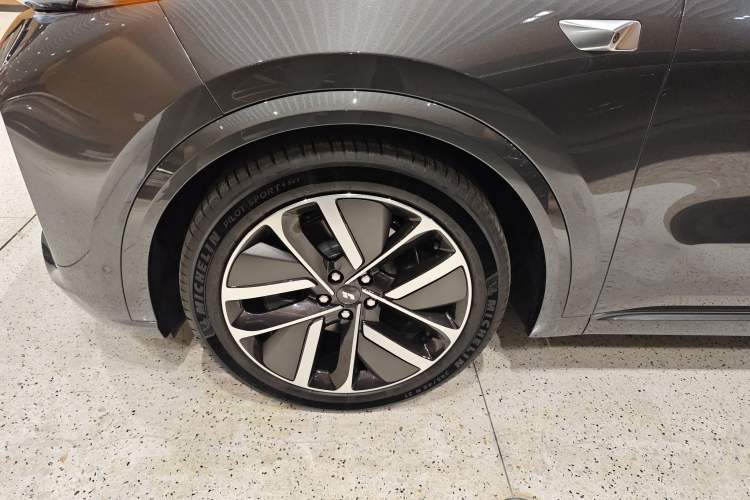 Used Li Auto L8 2024 Ultra Model
