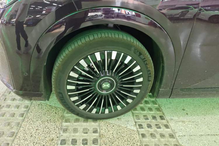 Used XPeng X9 2026 Model—Range-Extended Version 1602 Ultra Left Front Wheel Hub