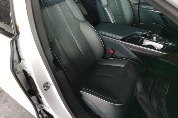 Used Cadillac LYRIQ 2022 Four-Wheel-Drive High-Performance Deluxe Edition Right Front Seat