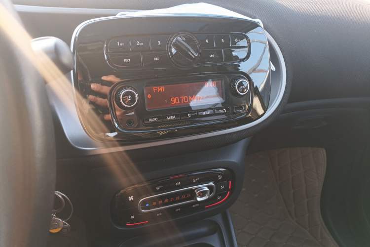 Used smart forfour 2016 1.0L 52 kW Passion Edition
