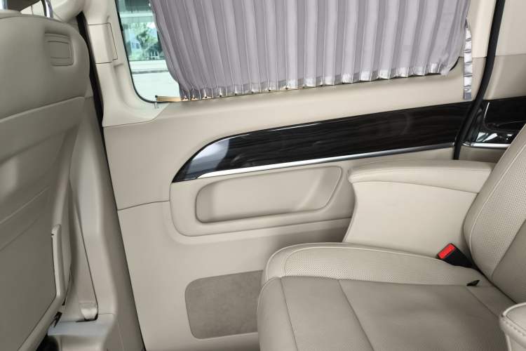 Used Mercedes-Benz V-Class 2017 V 260 Avantgarde Edition