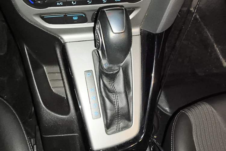 Used Ford Focus 2012 Sedan 1.6L Automatic Fashion Edition
