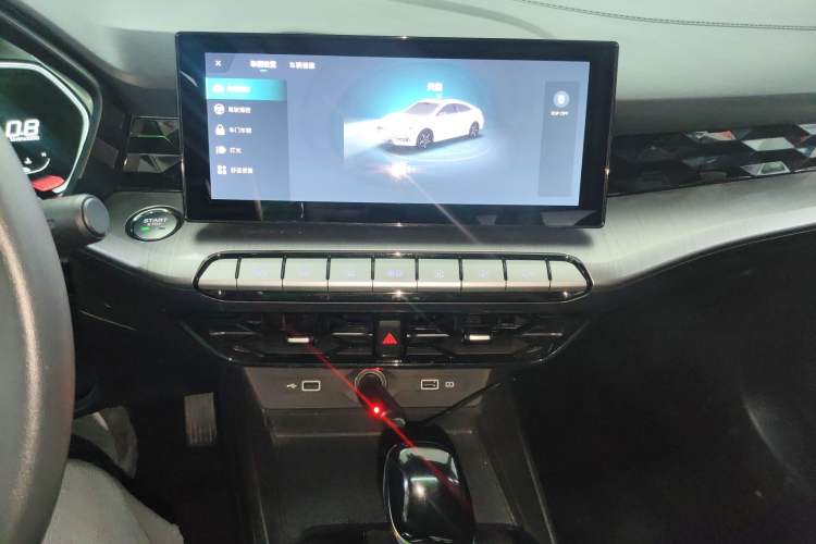 Used MG 5 2023 180 DVVT CVT Luxury Edition
