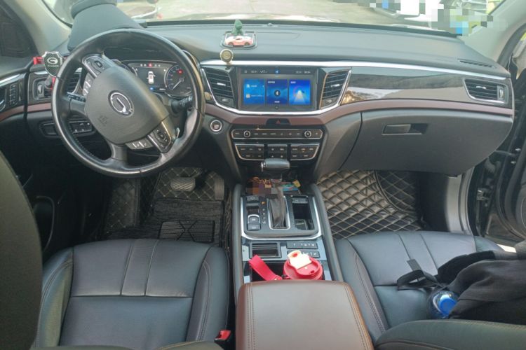 Used GAC Trumpchi GS8 2017 320T Two-Wheel Drive Luxury Smart Connectivity Version (7 Seats) Center Console