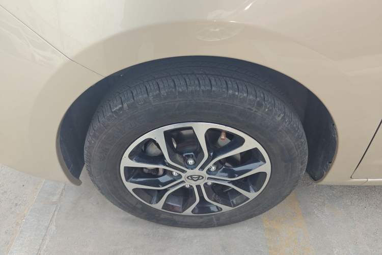 Used CHANGAN KAICHENG Oushang A600 2016 1.5L Manual Luxury 7-Seater Left Front Wheel Hub